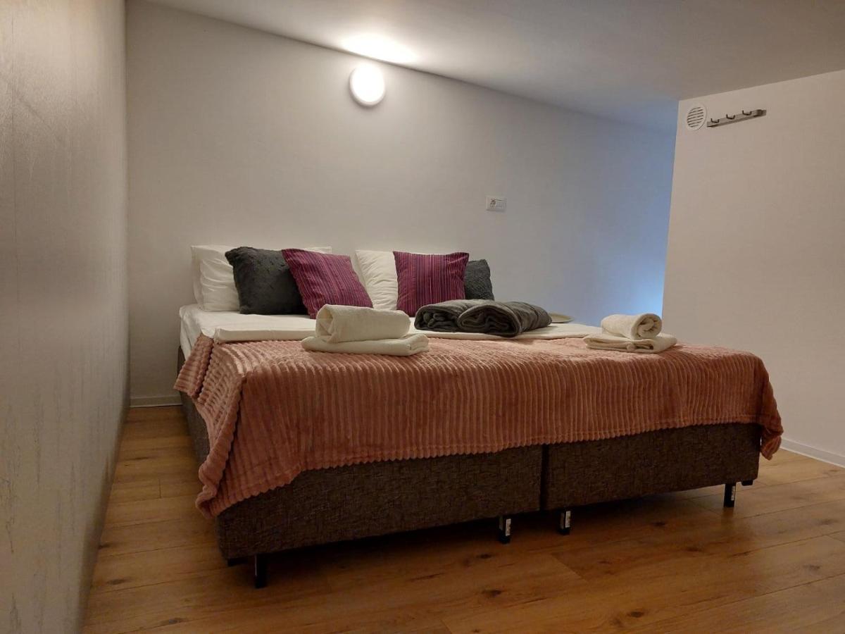 Apartmani Roza Pula Exterior foto