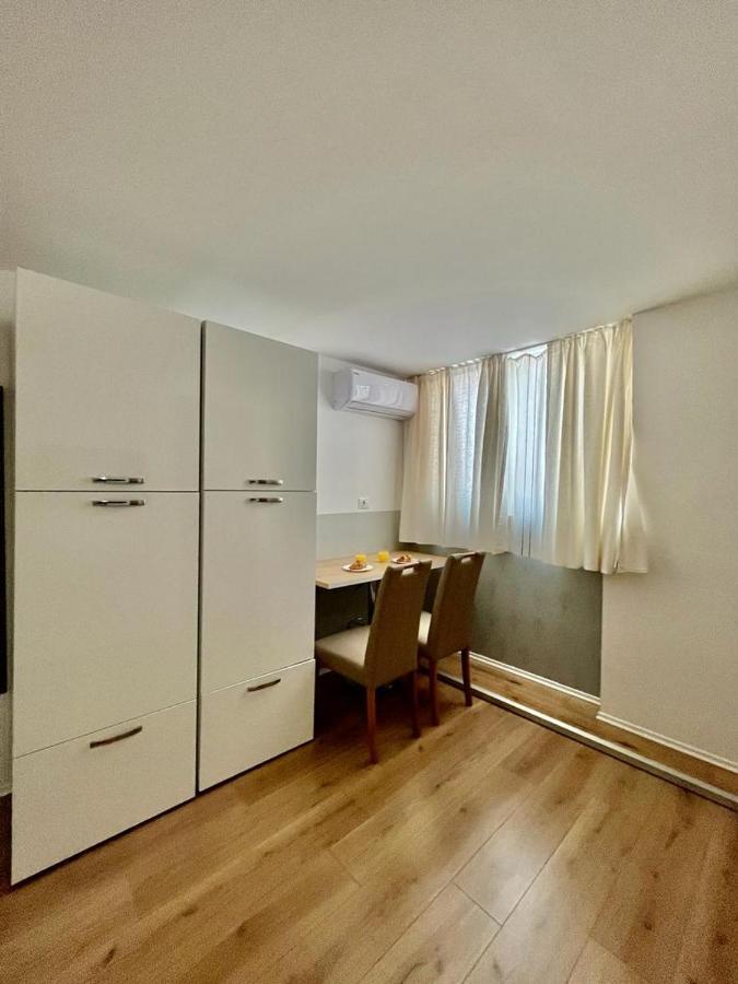 Apartmani Roza Pula Exterior foto
